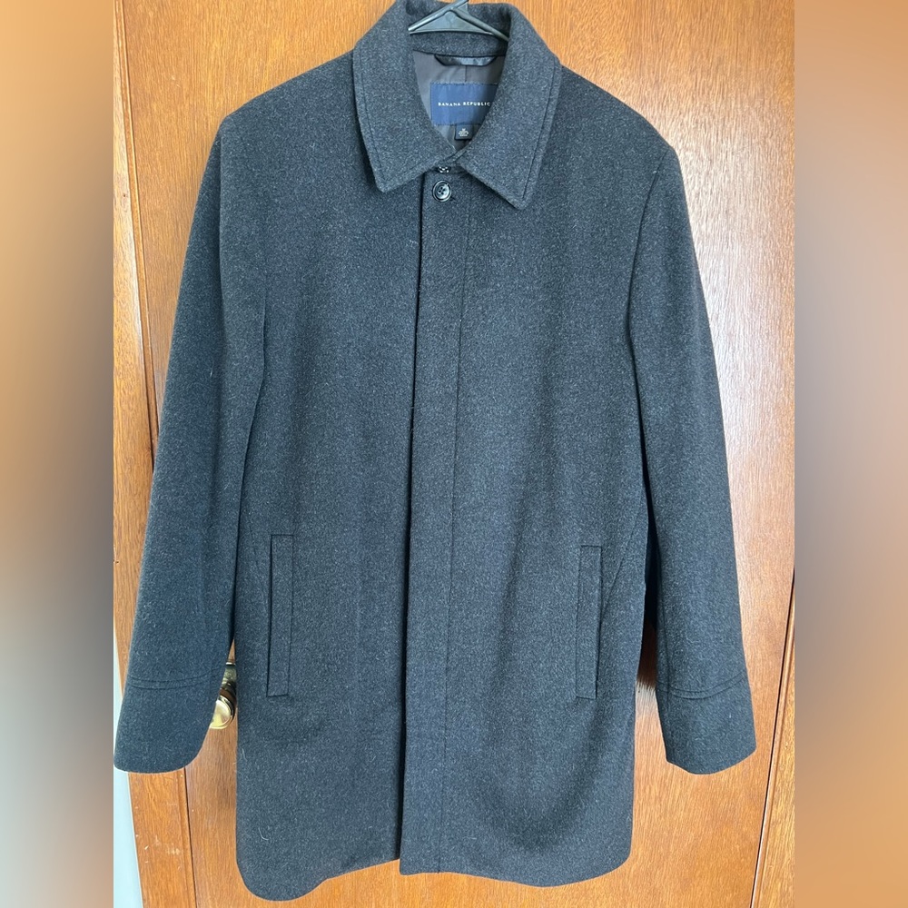 Men's Banana Republic wool/cashmere winter dress coat size M charcoal gray color